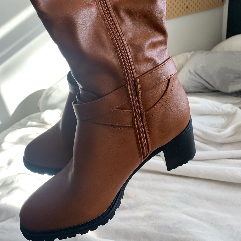 High knee boot